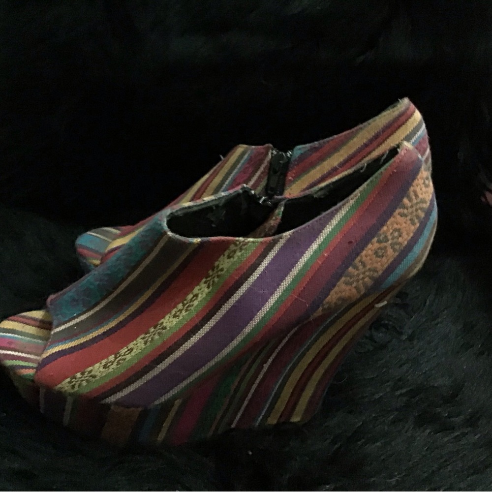 Multicolor platform with zipper